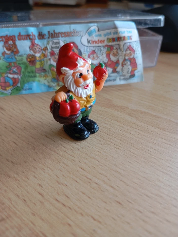 Kinder Ü Ferdi Fallobst mit roten Äpfeln  sehr seltene bemalte Figur mit Fehlern - Bild 2 von 4