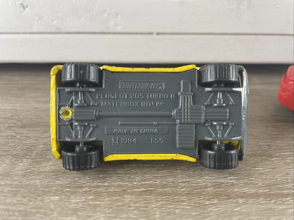 Matchbox MÓVIL MANNY'S Rojo Chevrolet SSR / Peugeot 205 / Toyota MR2 Pace Car Foto 4 de 4