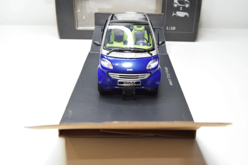 B46 1:18 SMARTWARE SMART CITY-COUPE AZUL NEGRO CAJA DISTRIBUIDOR (MAISTO / KYOSHO) Foto 4 de 4