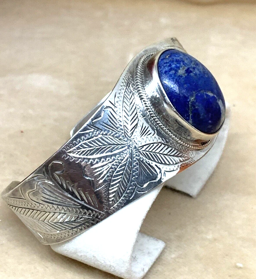 GRANDE BRACCIALE A SCHIAVA IN ARGENTO INCISO E LAPISLAZZULO  UNISEX - Immagine 2 di 4