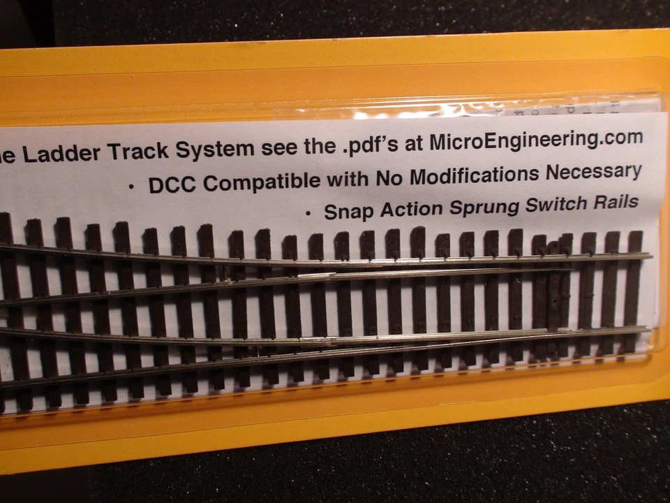 Micro- Engineering #14-713 HO LADDER TRACK SYSTEM TURNOUT RH #5b Code 83 - Image 4 of 4