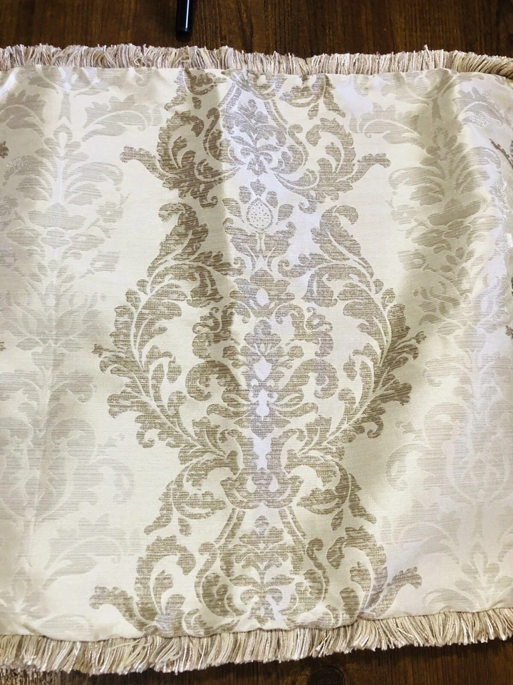 Austin Horn Classics Set 2 King Shams 19” X 35” Flecos Plateado y Dorado Plisado Foto 3 de 4