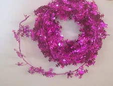 75 FEET DELUXE WIRE GARLAND Fucshia Snowflakes 3 Strands 25 Feet Each