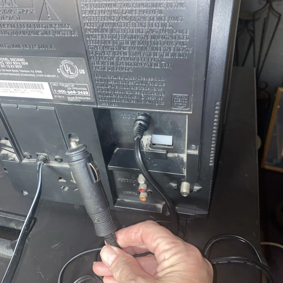 Sylvania SSC509D 9" TV/DVD Combo Retro Gaming CRT Television with Remote TESTED - Image 4 of 4