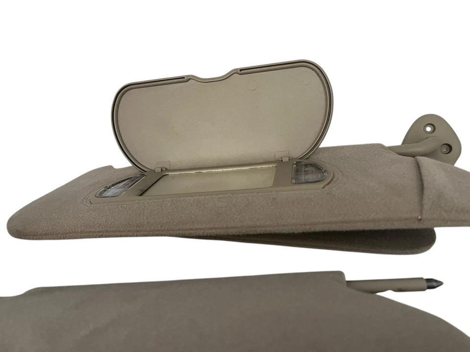 Juego de 2 parasoles Cadillac DeVille 2000-2005 OEM con luces atenuadoras Foto 3 de 4