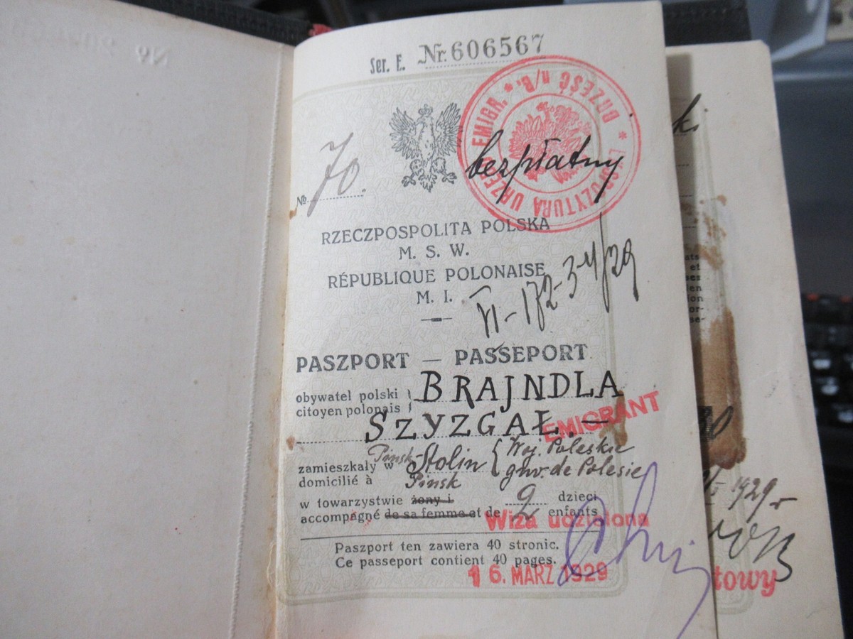 ブーレーズ  Passeport Pour Le XXe Siecle 1929 Passport of Breindel Shisgall, Traveling from Poland to the