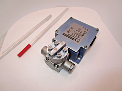 XCKMR54D1H29 Telemecanique Sensors XCKMR Series Lever Limit Switch Free