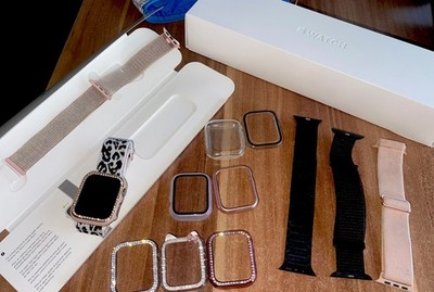 Apple Watch Series 4 44mm  4 Armbändern + Schutzhüllen Set + OVP 