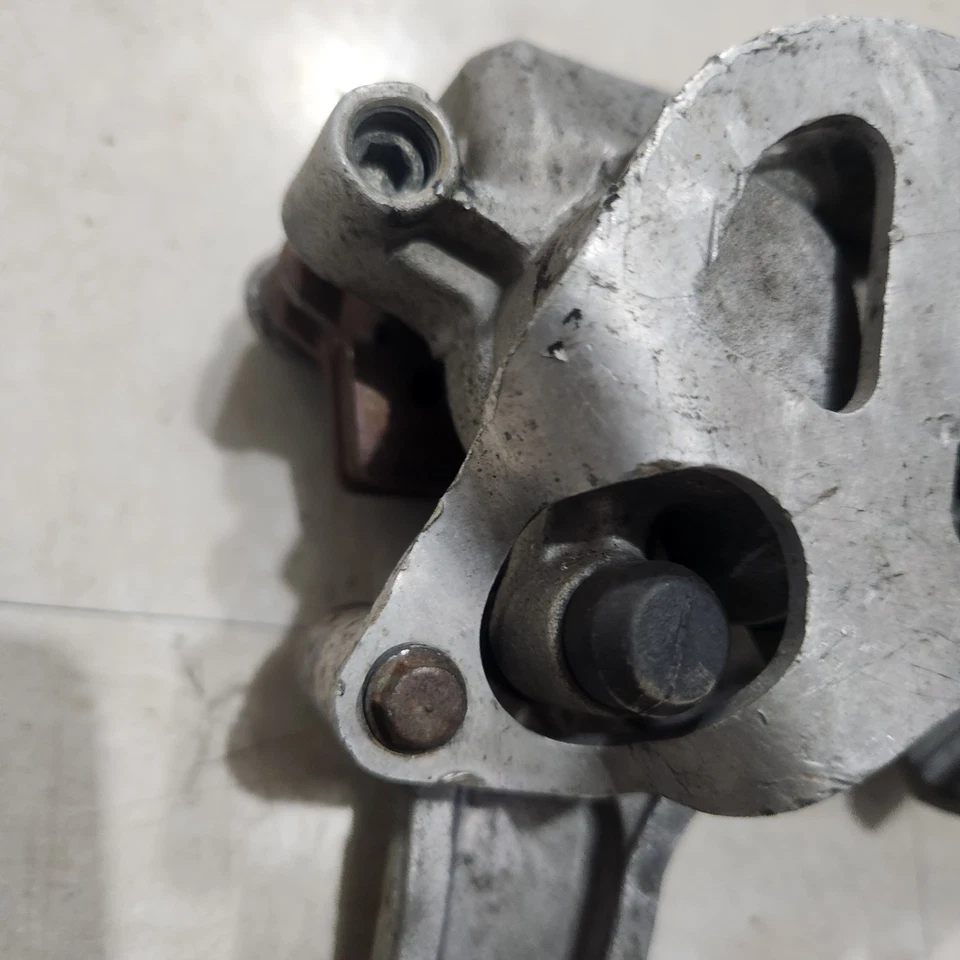 Pinza de freno trasera genuina OEM 69100-37F20-999 2001-2003 SUZUKI RM125 RM250 Foto 3 de 4