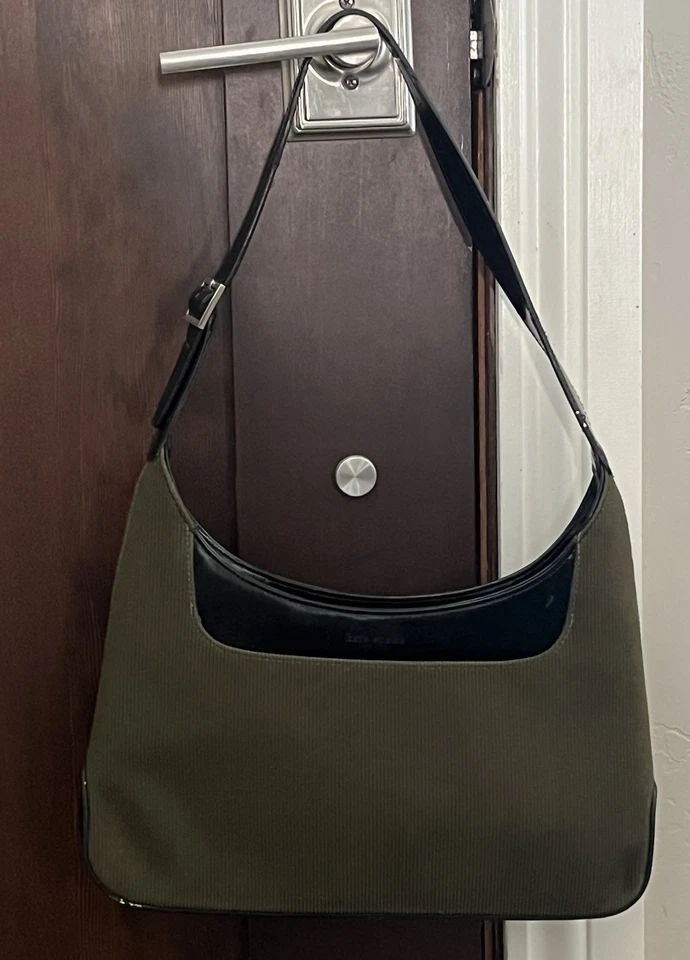 Bolso Cartera Kate Spade New York Vintage Pana Verde y Charol Negro Foto 2 de 4