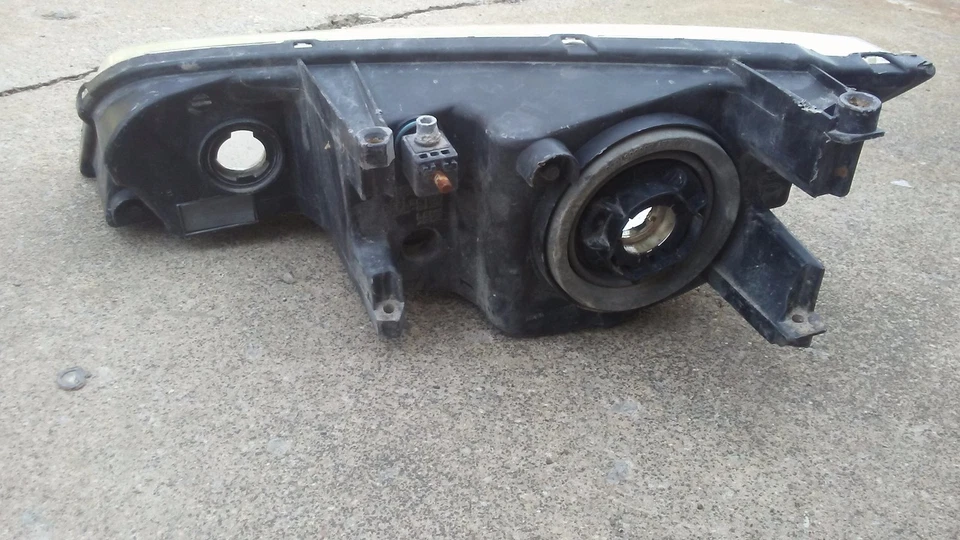 Faro derecho Saturn Ion 2003-2007 cupé OEM usado HL0007 Foto 2 de 4