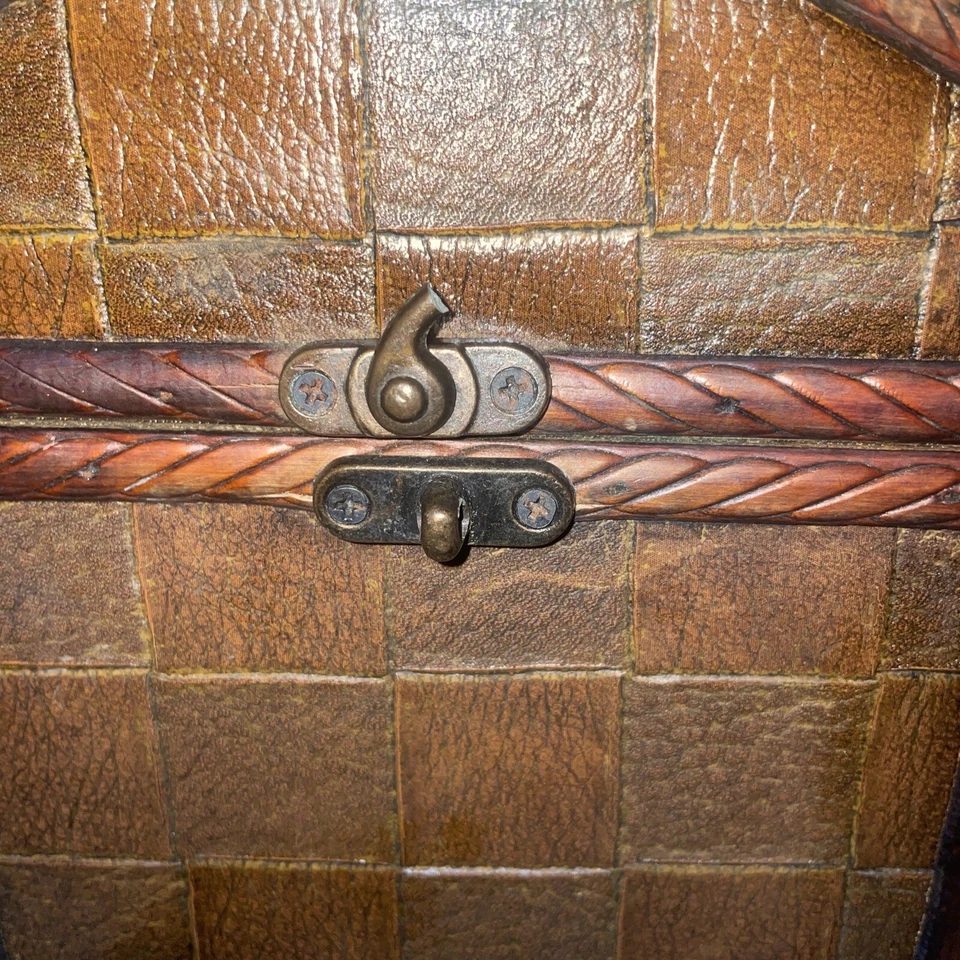 2 Beautiful Wooden Wicker Keepsake Chest/Decor- Medium &large - Hook Broken OnLg - Image 4 of 4