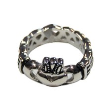 Anillo de banda Claddagh de acero inoxidable pulido para hombre