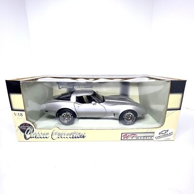 UT Models Chevrolet CORVETTE 1978 T-top COUPE SILVER RARE 1:18 # 21072 NICE!