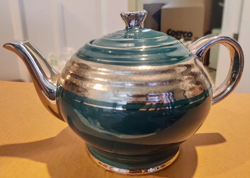 Vintage 1611 Series Sadler Teapot. 1930’s.  Green W/Gold Trim.  Nice Piece!