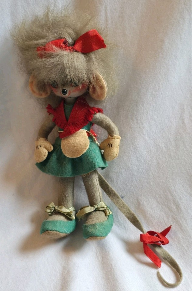 An original 1950s–60s Lenci felt mouse doll — a genuinely rare Italian collectible with handcrafted charm that belongs in a serious curiosity cabinet.