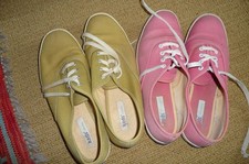 Vtg 2 pair Woman 8 1/2 KEDS canvas sneakers Green  Pink D5-CH59  B4-CH59