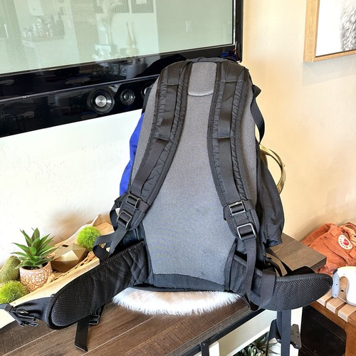 Kelty großer Backpacking Rucksack Metallrahmenrücken schwarz & blau - Bild 2 von 3