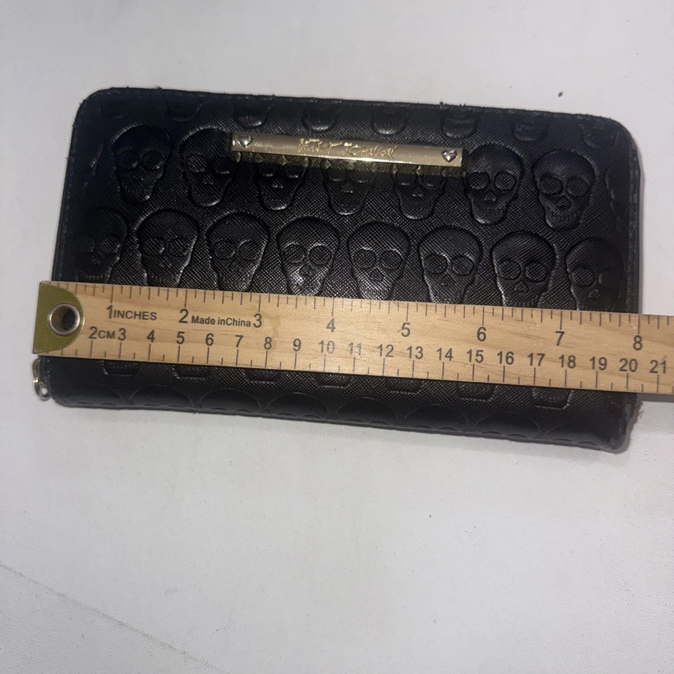 BETSEY JOHNSON Black Vegan Leather Embossed Skull Zip-Around WALLET *No Strap* - Image 3 of 4
