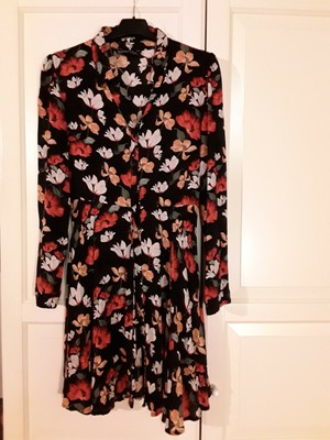 Vestito zara Xs A Fiori Su Sfondo Nero, Usato Pochissime Volte E Senza  Difetti | eBay