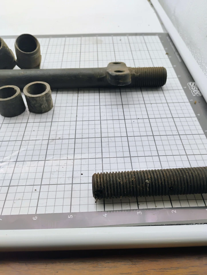 Kit de brazo de control inferior OEM Mopar 1064687 1939-1954 Dodge Plymouth Chrysler Foto 3 de 4