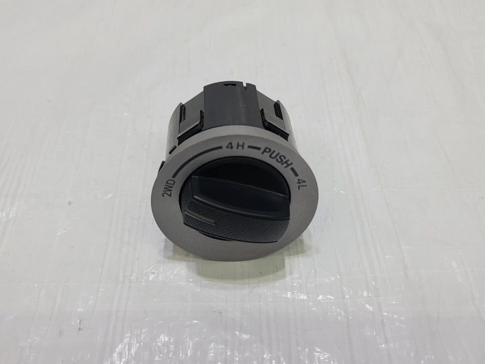 Interruptor de control del conductor de 4 ruedas Toyota Sequoia 2010-2017 OEM 84724-0C030 Foto 2 de 4