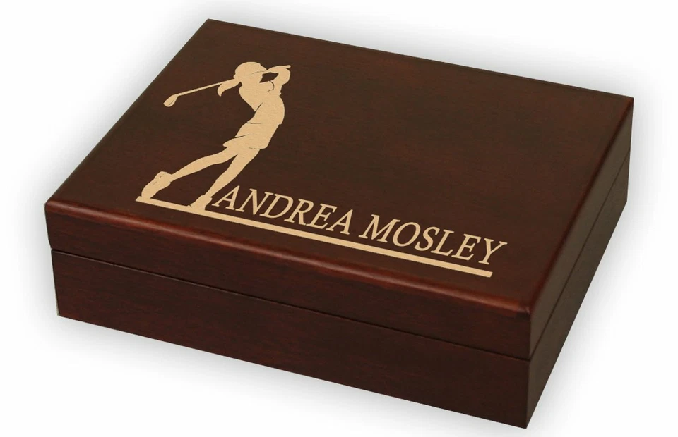 Caja de pelotas de golf DA VINCI personalizada de madera grabada con espacio para 12 pelotas Foto 2 de 4