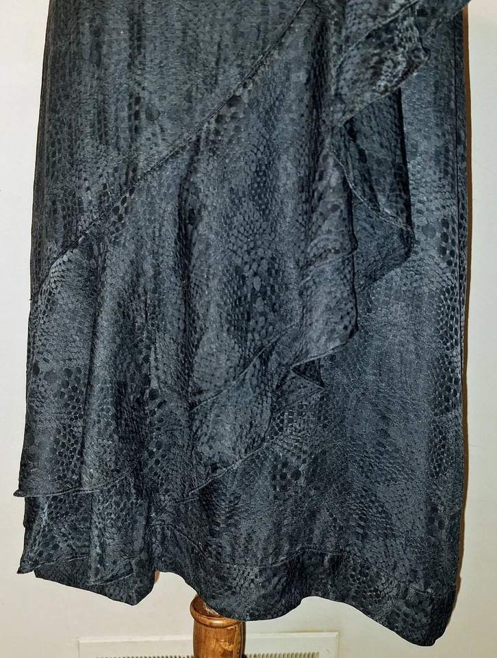 Vestido para mujer Ali Ro cuello redondo volantes negro diamante talla 6 sin mangas cóctel seda Foto 4 de 4