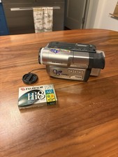 Samsung SCW71 8mm Camcorder Hi8 with Lens Cap, Battery, New Cassette UNTESTED