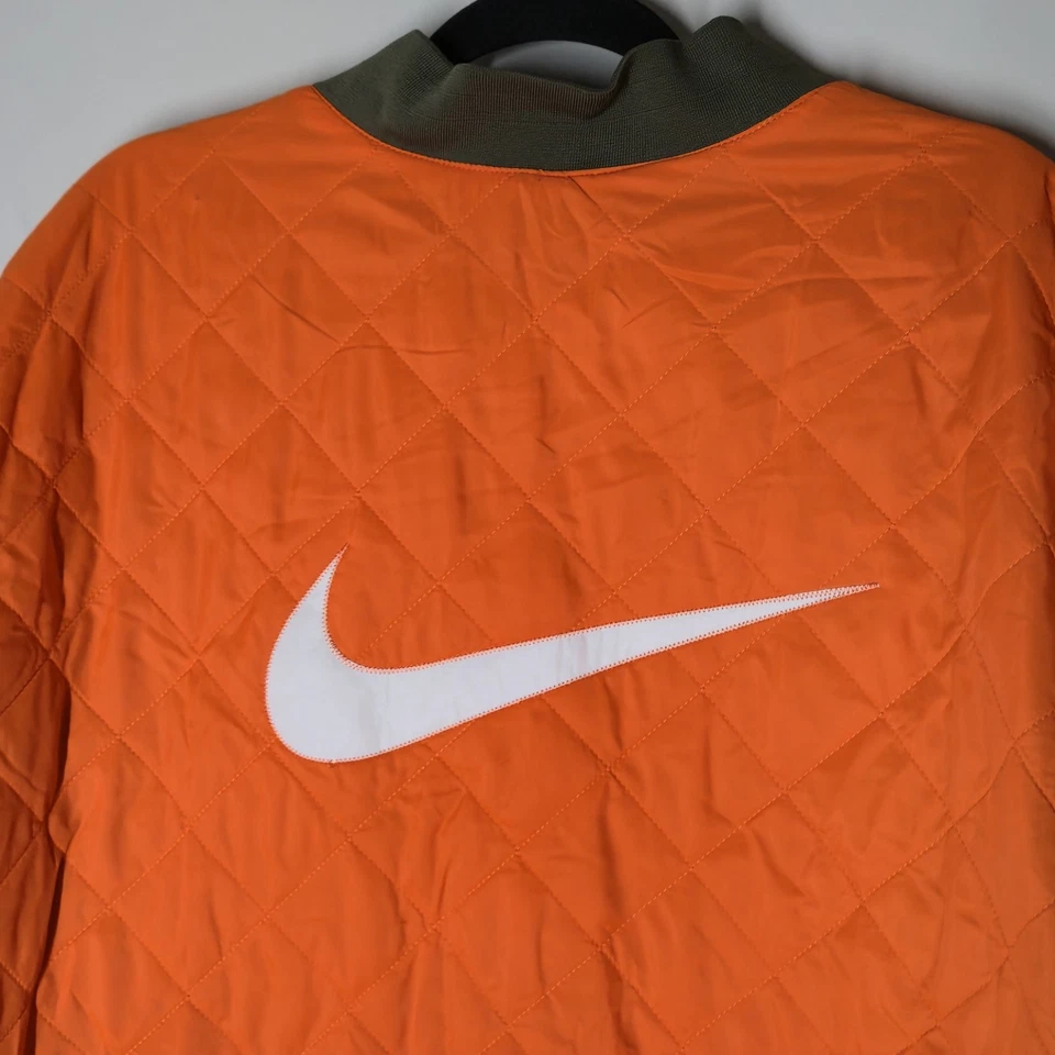 Jaqueta bombardeiro Nike Varsity feminina reversível DV7876 222 3X rara - Imagem 4 de 4