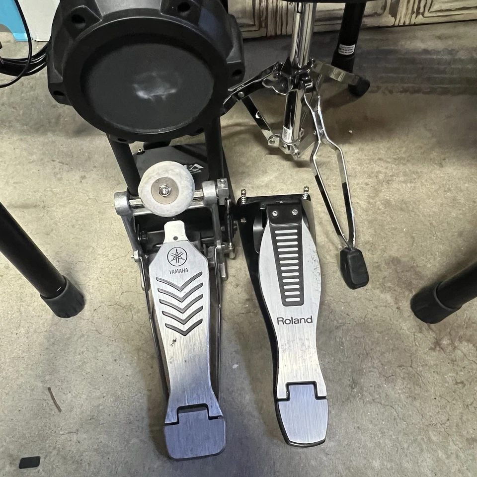 Roland V-Drums Electronic Drum Set – TD-15 Module, Mesh Pads, Cymbals - Image 2 of 4