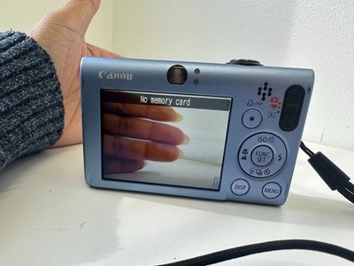 Canon PowerShot SD1100 IS / 8MP Digital Camera Powers On  - Tested working