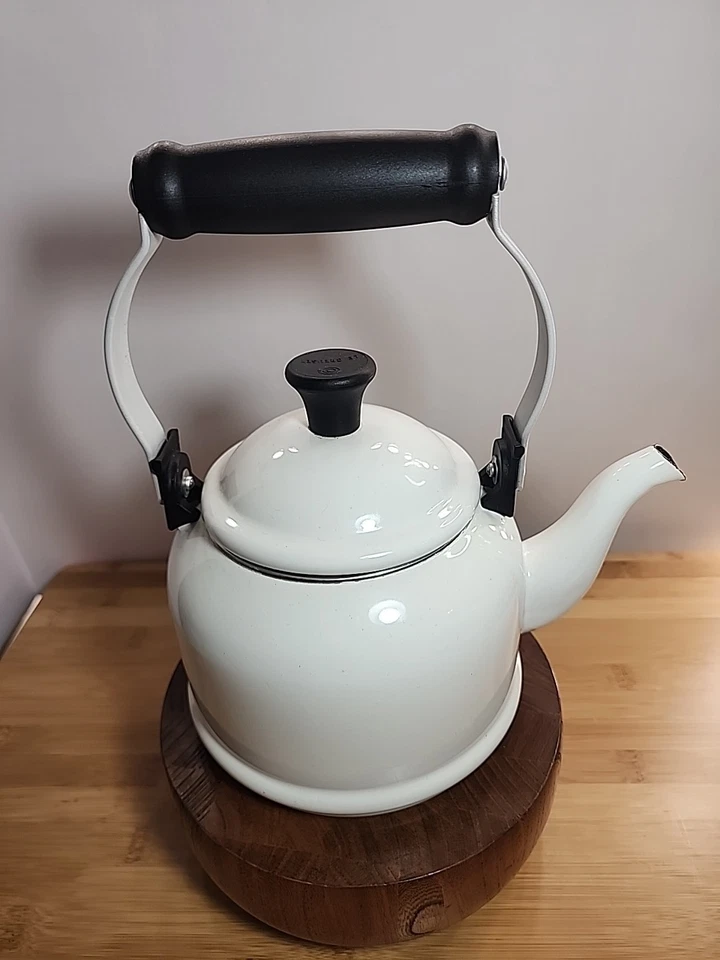 Tetera vintage Le Creuset blanca esmaltada Demi 1,25 cuartos de galón 1,1 L sin punta Foto 3 de 4