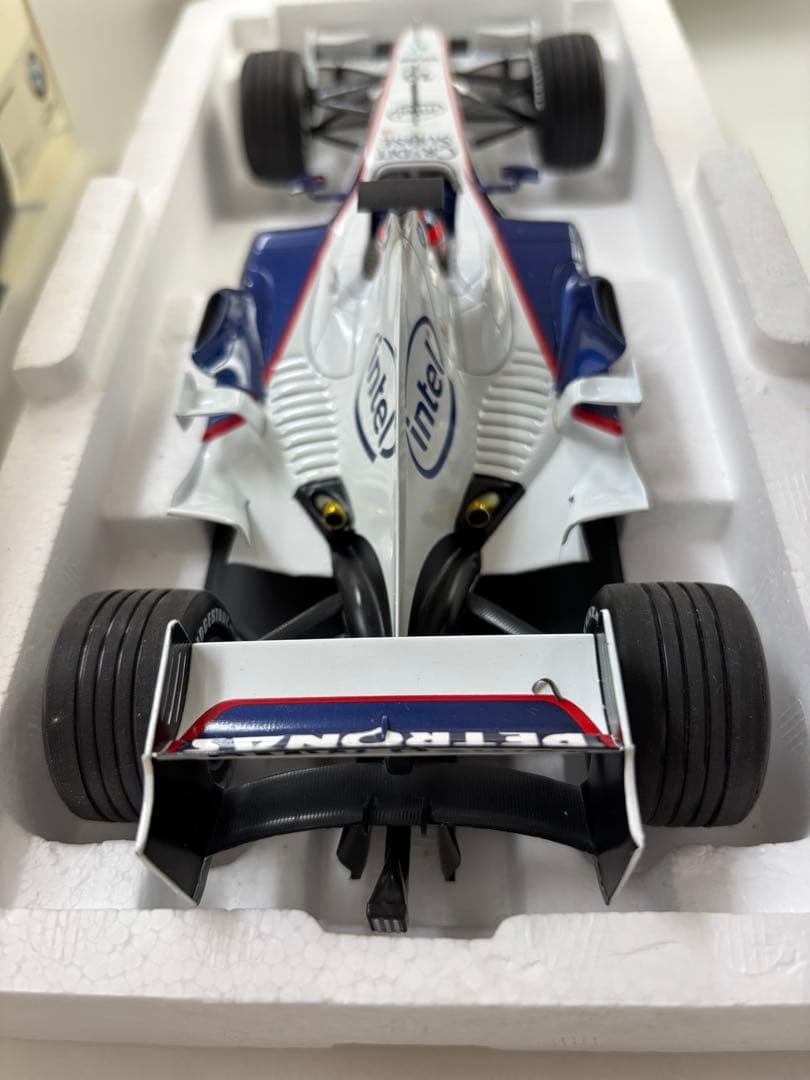 BMW Sauber F1.07 1/18 Robert Kubica Launch Version 2007 Model Car