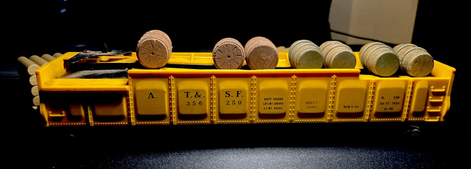 lionel-3562-50-vintage-o-yellow-at-sf-operating-barrel-car-unpainted