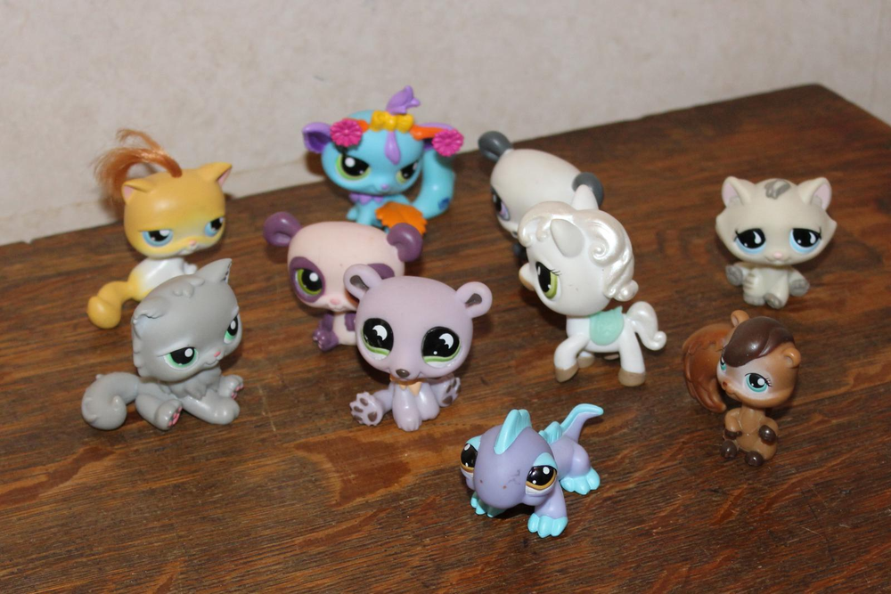Littlest Pet Shop Set of 10 Figurines - Panda, Cat, Horse and More