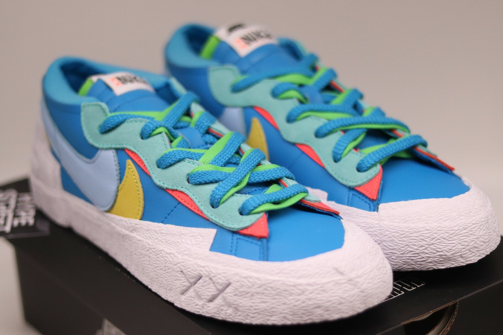 SACAI X NIKE Nike Blazers Low x KAWS x Sacai Blu Taglia UK8.5 US9.5 EU43 Multi XX