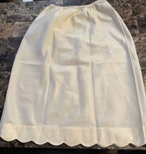 VINTAGE BARBIZON HALF SLIP   7 / SMALL.   CREAM