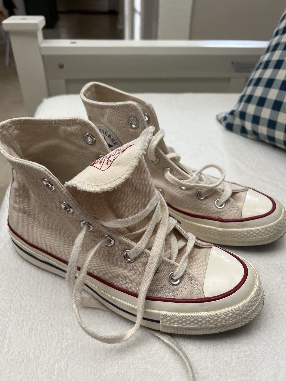 Chuck Taylor Converse Cream and White High Top Worn Once Women 6.5 Chuck Taylor Converse Cream and White High Top Worn Once Women 6.5