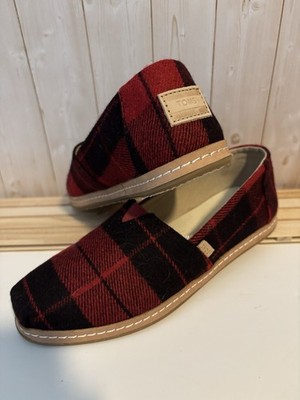 NWOT TOMS Buffalo Plaid Slip on shoes Size 6 RED black Christmas Holiday