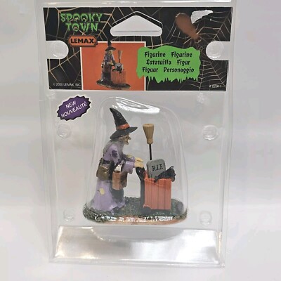 Lemax Spooky Town Shopping for Halloween # 02911 2020