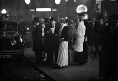 1931 Londoners Wait For Taxis After A Night At The Theatre Old Photo