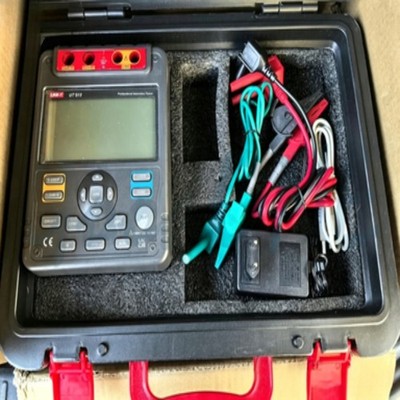 1PC NEW UNI-T UT512 Insulation Resistance Testers Voltmeter Auto Range