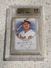 2017 Topps Transcendent Autographs White Jersey Gold /25 Manny Machado BGS 9.5