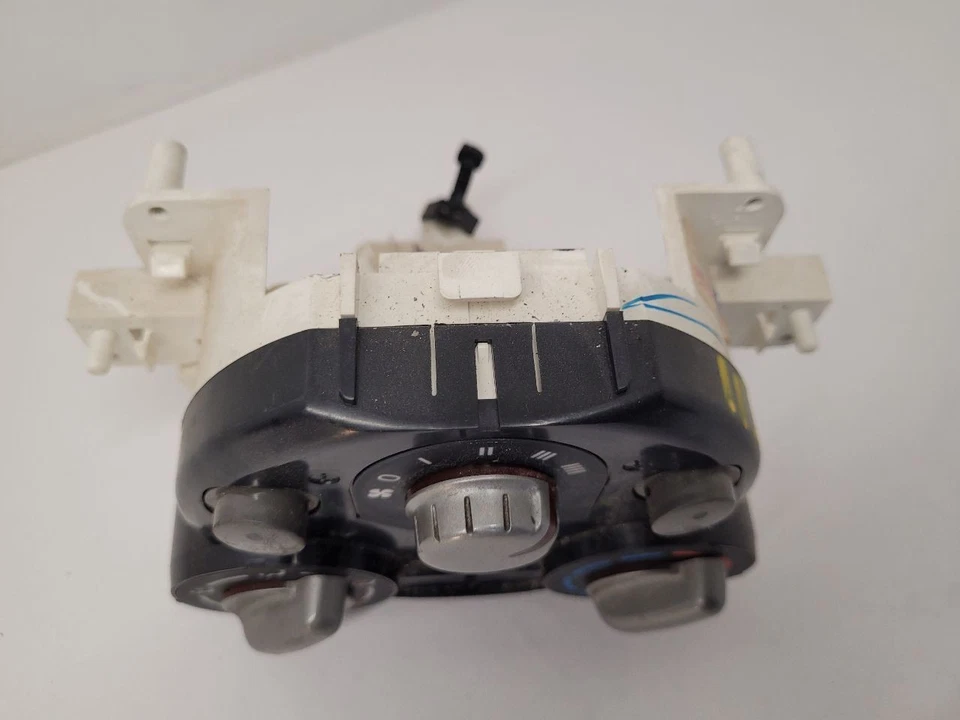 Nissan Versa 2012-2013 sedán con control de temperatura 275103AN0A Foto 4 de 4