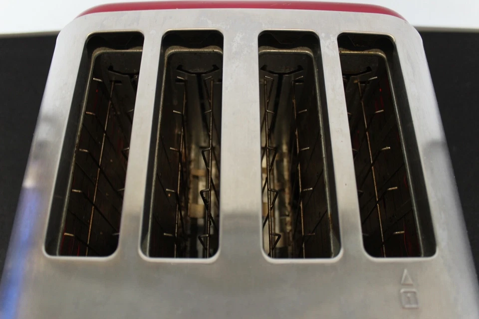 CUISINART 4 Slice Metal Classic Toaster Red CPT-180 (DL) Tested & Works - Image 2 of 4