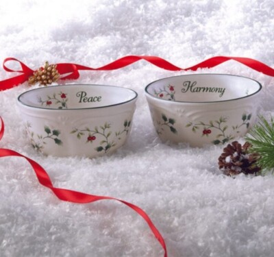 Pfaltzgraff Winterberry Round Sentiment Dessert Bowls, Set/ 2 ''PEACE'' & HARMONY''