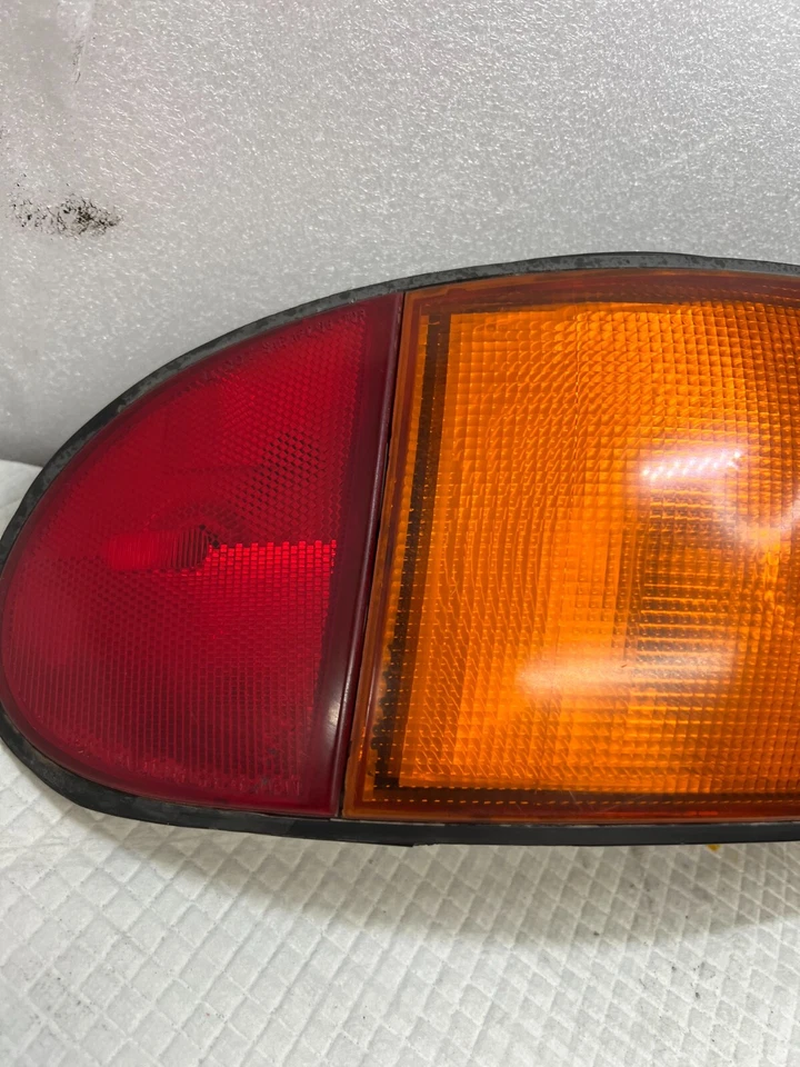 Luz de freno trasera LR lado del conductor izquierdo Toyota Celica GT 1996 OEM (H-2) Foto 4 de 4