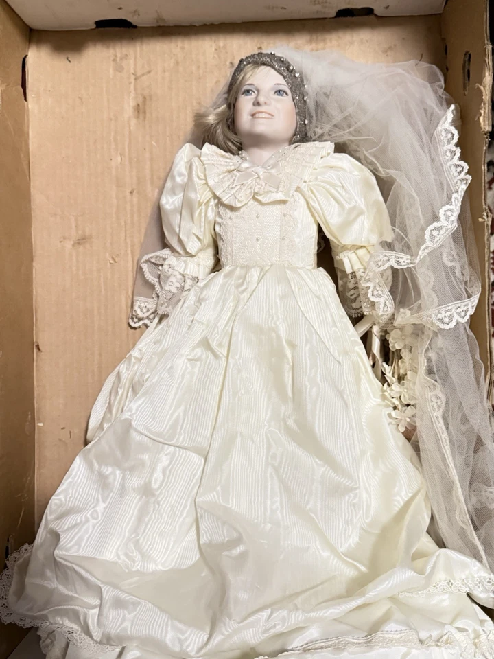 Vintage Lady Anne 22 Inch Porcelain Dolls.   Royal Family Wedding Attire. - Image 3 of 4