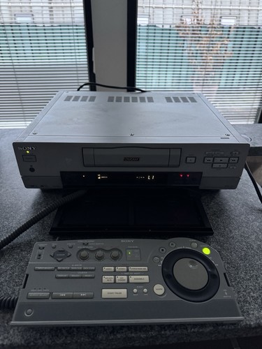 Sony DSR-30P High-End DVCAM / DV / miniDV Recorder - Bild 2 von 13